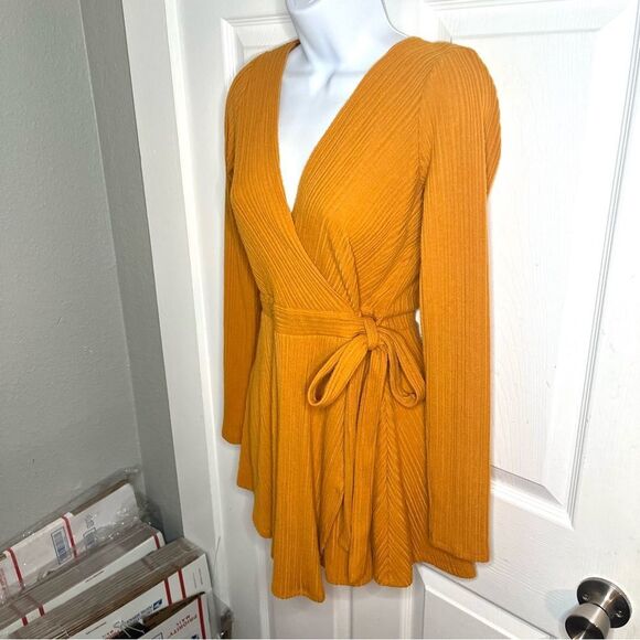 Urban Outfitters Mustard Gold Yellow Wrap Ribbed Romper Textured Side Tie M - Picture 7 of 13